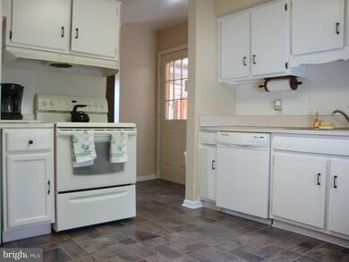 312 Miller Dr, Strasburg, VA 22657 - photo 5