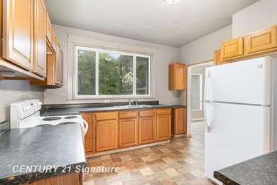 805 S Douglas unit 805 1/2 Douglas, Mount Pleasant, MI 48858 - photo 6