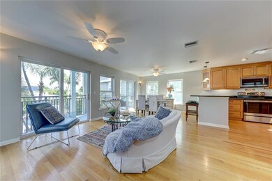 7702 Bayshore Dr, Treasure Island, FL 33706 - photo 3