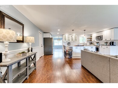 529 S 2nd St, Creswell, OR 97426 - photo 4