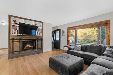 817 Wheeler Rd, Madison, WI 53704 - photo 4