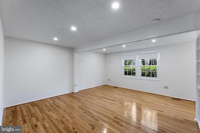 210 Whitcliff Ct, Gaithersburg, MD 20878 - photo 3