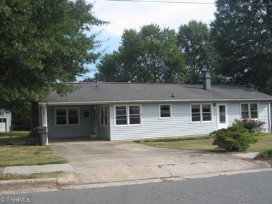 620 Thomas St, Reidsville, NC 27320 - photo 2