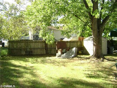 Yard/Garden - Large fenced in yard , great for coo