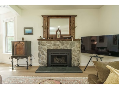 510 N Kutch St, Carlton, OR 97111 - photo 3