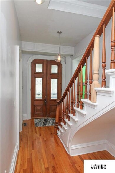 124 8th St, Lincoln, IL 62656 - photo 5