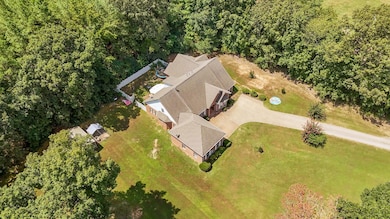 915 Clifftview Rd, Bolivar, TN 38008 - photo 2