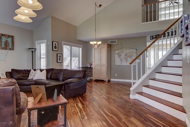 1537 E Vaughn Ave-5