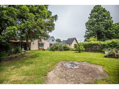 1554 E 2nd St, Newberg, OR 97132 - photo 4