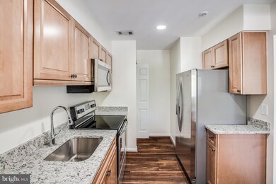 5700 Chapman Mill Dr unit 410, Rockville, MD 20852 - photo 3