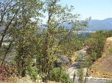 1914 NW Crown St, Grants Pass, OR 97526 - photo 5