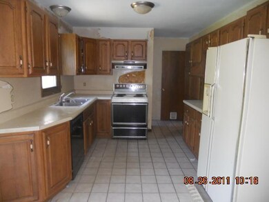 10626 Oakland Dr, Portage, MI 49024 - photo 2