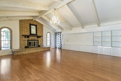 GREAT ROOM FEATURES FIREPLACE