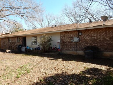 610 Kristofer St, Fredericksburg, TX 78624 - photo 2