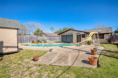 1206 Cypress St, Alvin, TX 77511 - photo 3