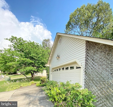 9807 Summerday Dr, Burke, VA 22015 - photo 7