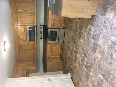 Exrea large Custom kitchen with stainless steel ap