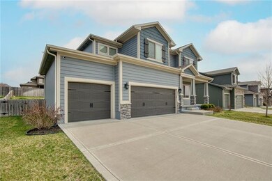 1532 SW Cross Creek Dr, Lee's Summit, MO 64082 - photo 3