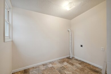 1107 10th St NW, Cedar Rapids, IA 52405 - photo 6