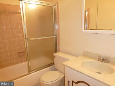 9308 Raintree Rd, Burke, VA 22015 - photo 2