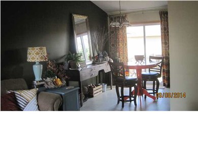 OPEN LIVING, DINING, KITCHEN COMBO