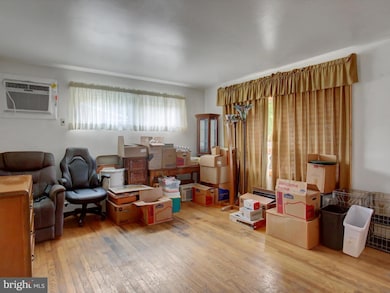 81 Laurel Ave, Chambersburg, PA 17201 - photo 6