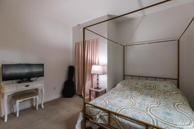 1032 S Fieldcrest Ct, Bloomington, IN 47401 - photo 6