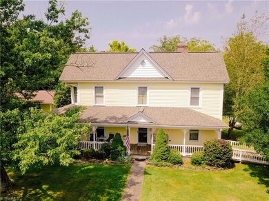 465 N Broad St, Seagrove, NC 27341 - photo 2