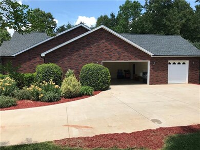 170 Barringer Dr, Statesville, NC 28625 - photo 4