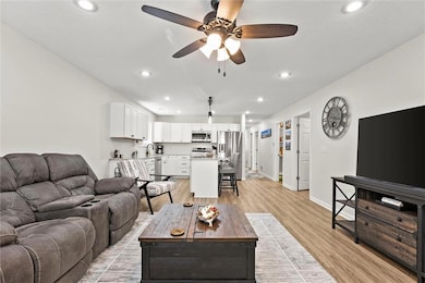 124 E Pacific Ave, Osawatomie, KS 66064 - photo 6