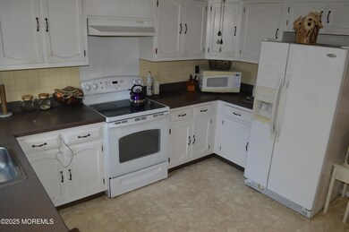 107 A Hudson Pkwy, Manchester Township, NJ 08759 - photo 4