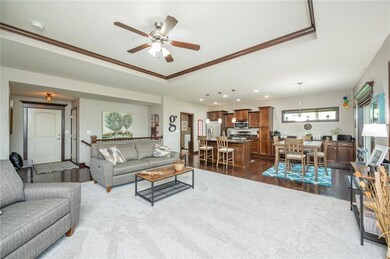 9625 Valley Pkwy, Johnston, IA 50131 - photo 5