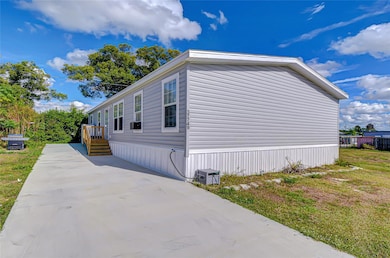 37749 Geiger Rd, Zephyrhills, FL 33542 - photo 2