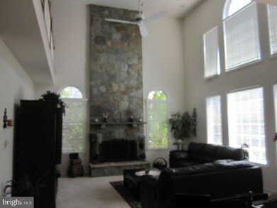 42457 Unicorn Dr, Chantilly, VA 20152 - photo 2