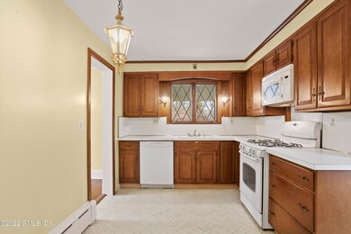 005 K1 - 10 Pleasant St Cos Cob CT-