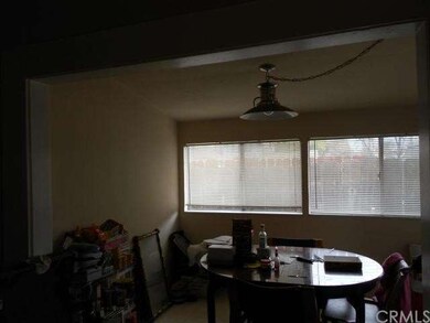 eatting area in kitchen. 