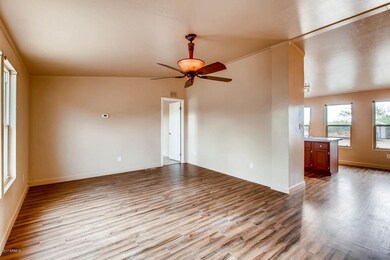 1644 E Blue Wash Rd New River-large-004-