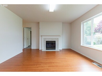 15361 SE Elinor St, Clackamas, OR 97015 - photo 5