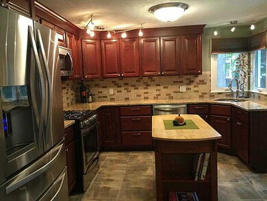 77 Landmark Rd, Warwick, RI 02886 - photo 4