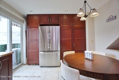 (6) KITCHEN