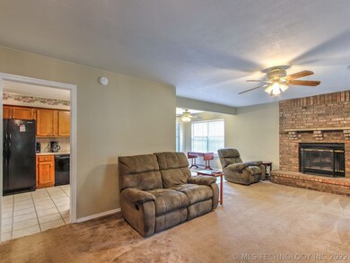 4917 S Poplar Ave, Broken Arrow, OK 74011 - photo 5