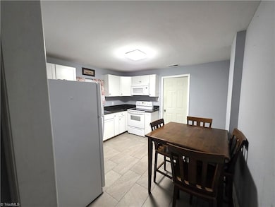 902 N South St, Mount Airy, NC 27030 - photo 5