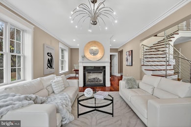 9715 Singleton Dr, Bethesda, MD 20817 - photo 4