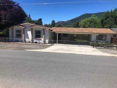 323 3rd St, Rogue River, OR 97537 - photo 3