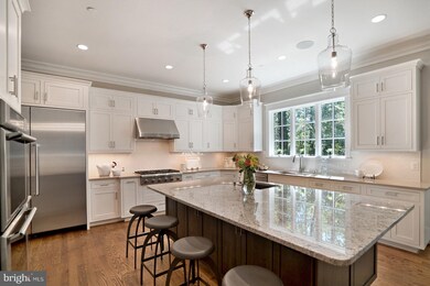 8916 Charred Oak Dr, Bethesda, MD 20817 - photo 2