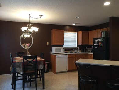 Kitchen & Breakfast