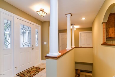 005-Foyer-5021037-medium