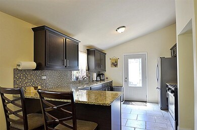 411 Blackhawk Ave, Carpentersville, IL 60110 - photo 6