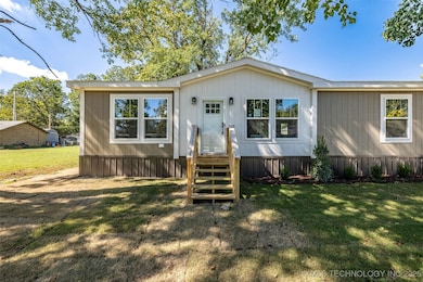 622 S Maple St, Nowata, OK 74048 - photo 2