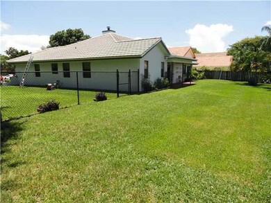 9711 N Oak Knoll Cir, Davie, FL 33324 - photo 3